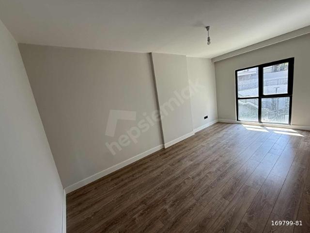 Yeni Çamlıca Konutlarında Kiralık Geniş ve Aydınlık 3+1 Daire