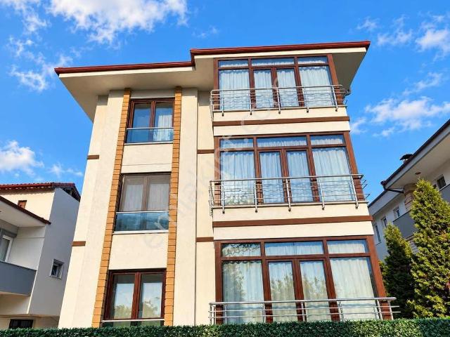 Yeni Çarşamba Pazarı Yanı Geniş Kullanımlı Satılık 3+1 Daire