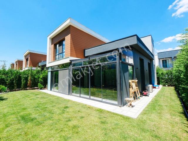 Yeni Bağlıcada Satılık Lüks Villa