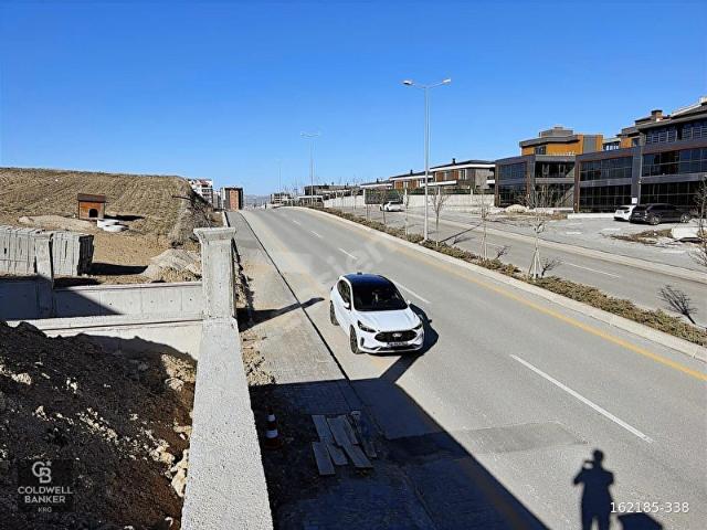 YENİBAĞLICA ÇAMBAYIRI CADDESİ SATILIK ANAHTAR TESLİM VİLLA