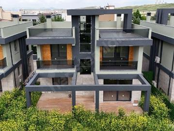 YENİ BAĞLICA'DA TERASLI 5+1 YAPILI VE SIFIR MÜSTAKİL VİLLA