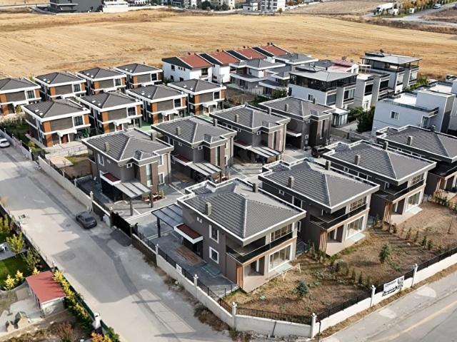 YENİ BAĞLICADA FULL YAPILI 6+1 LÜKS SATILIK VİLLA