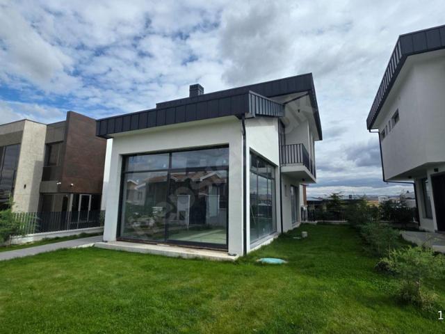 YENİ BAĞLICADA NATAMAM LOFT MODERN SATILIK LÜKS VİLLA