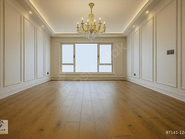 YENİBATI DA 4+1 GÖZ ALICI DETAYLARLA 200 M LÜKS DAİRE