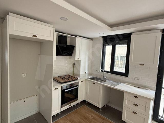 YENİ BİNA KİRALIK 2+1 DAİRE 3 CEPHELİ, ÖNÜ AÇIK, KAPALI OTOPARK
