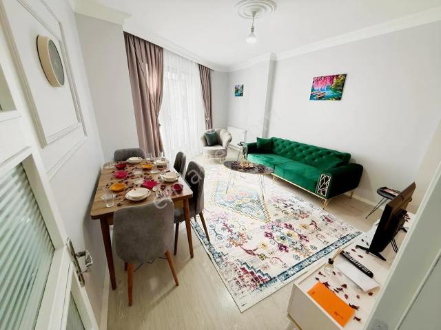 Yeni Bina 1.kat Ayrı Mutfaklı Full Sıfır Eşyalı Geniş Ferah 1+1