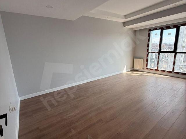 YENİBOSNA AHMET YESEVİ CADDESİNDE 2+1 KİRALIK DAİRE