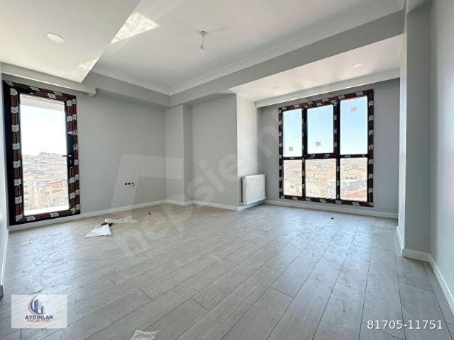 YENİBOSNA BİLAL HABEŞİ CAMİ YAKINI SIFIR OTOPARKLI 2+1 DAİRE