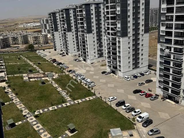 Yeni Cezaevi Karşısı Özay Sitesinde Satılık 2+1 Daire