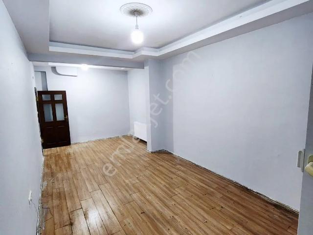 Yeni Dogan Mahallesinde İci Temiz Satılık Daire