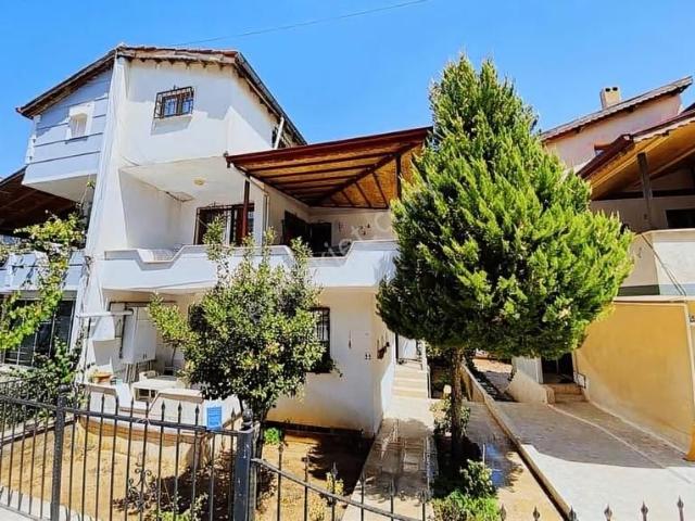 Yenişehir Mahallesi Koşu Yolu'na Yakın Tripleks Satılık Villa