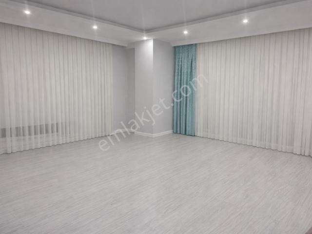 Yenişehir Mahallesinde Satılık 3+1 Arakatta Kapalı Otoparklı Daire