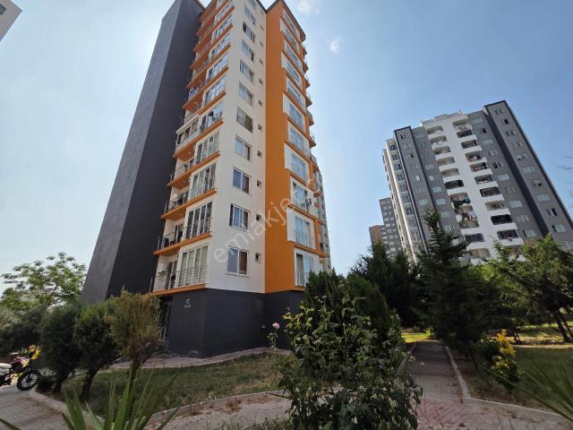 Yenişehir Üniverste Caddesinde Kiralık 1+1 Daire