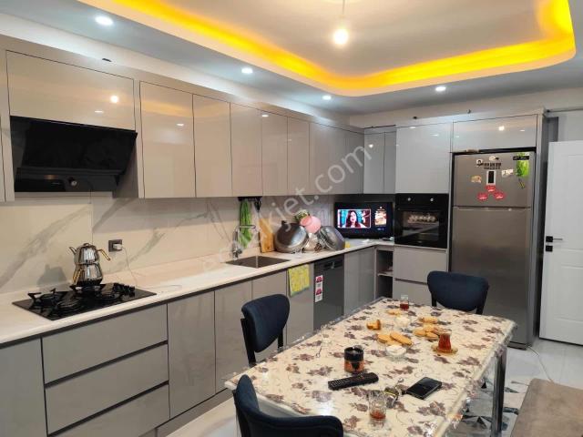Yenişehir'de Sıfır 3+1 Güney Cephe 1.sınıf Yapılı Full Dolaplı