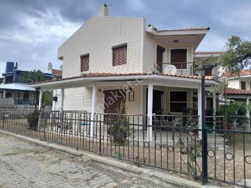 Yeni Foça Burunucu'nda Denize Sıfır Bahçeli Full Eşyalı Kiralık