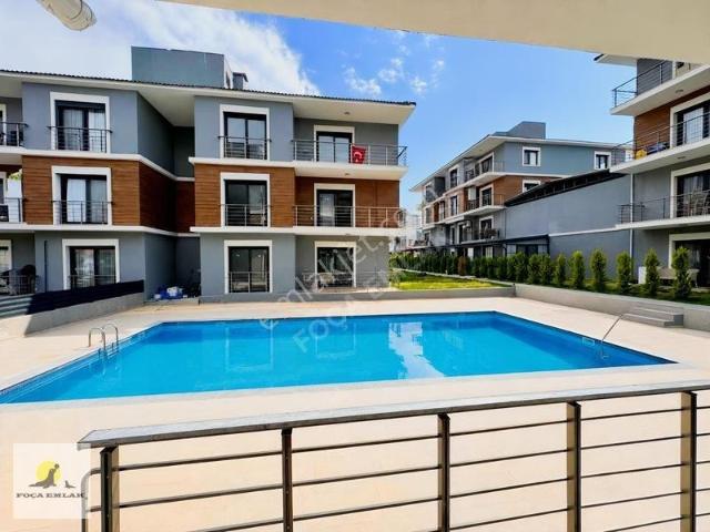 Yeni Foça Da Havuzlu Butik Sitede Kiralık Sıfır 1+1 Daire
