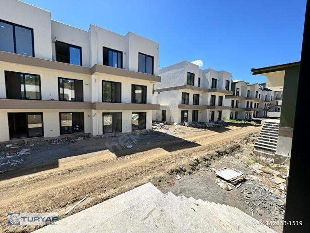 YENİFOÇA DA SİTE İÇERİSİNDE SATILIK 2+1 DAİRE FIRSATI