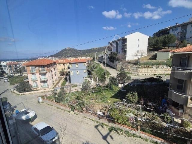 Yeni Foça Merkezde Satılık 2+1 Ferah Daire