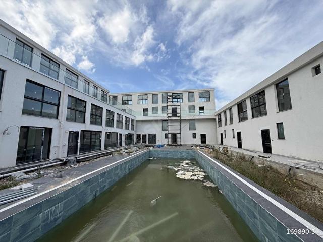 YENİFOÇA UNİUGE ORMAN EVLERİNDE LÜKS 1+1 KÖŞE DAİRE