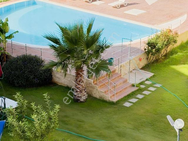 Yeni Foça Venüs 4te 100 M² Teraslı Havuzlu Sitede 3+1 Dubleks