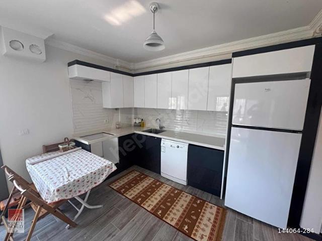 YENİFOÇADA DENİZE YAKIN MERKEZİ KONUMDA FIRSAT DAİRE