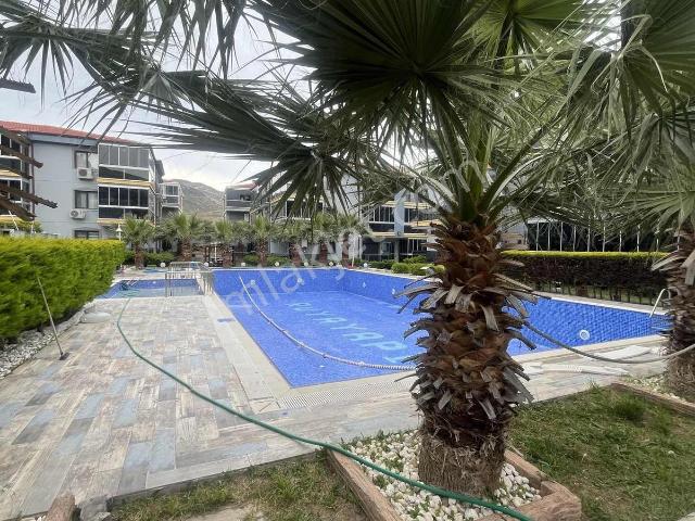 Yeni Foçada Havuzlu Site İçinde Eşyalı 2+1 Kiralık Daire