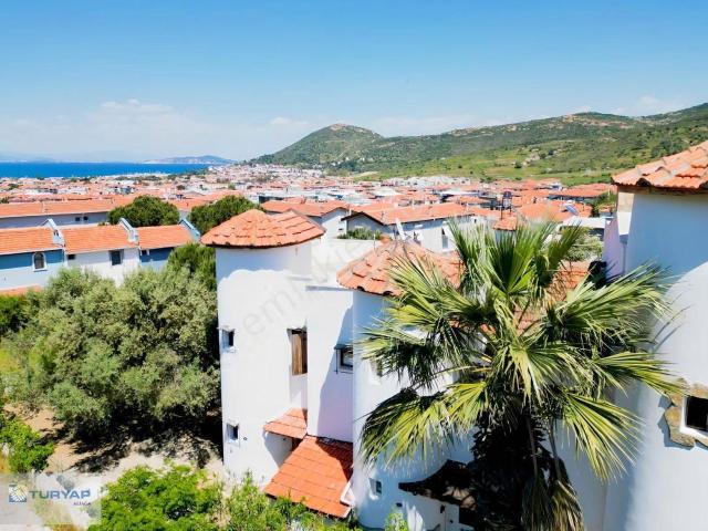 Yeni Foçada Kiralık Eşyalı Bahçeli Dubleks