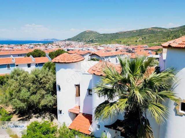 Yeni Foçada Kiralık Eşyalı Bahçeli Dubleks