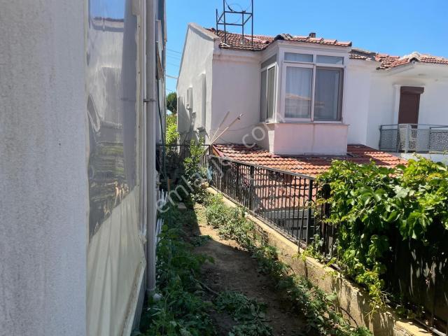 Yeni Foça'da Kiralık 2+1 Bahçe Katı Daire