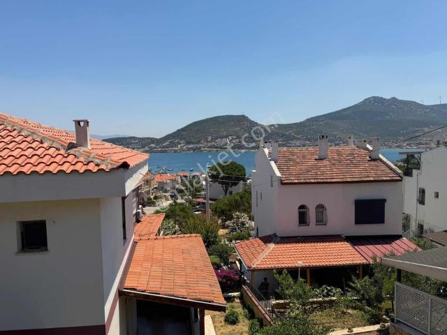 Yeni Foçada Köşe Konumlu Deniz Manzaralı Müstakil Dubleks Villa
