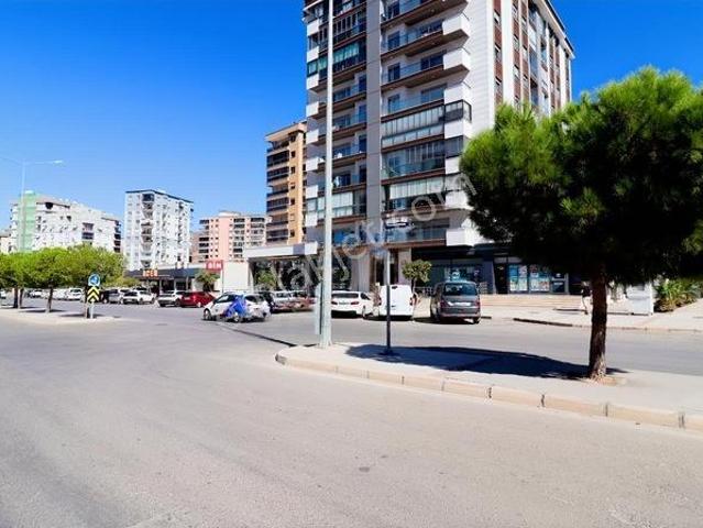 Yeni Girne Nazım Hikmet Blv'da Kap. Otoparklı Kiralık 3+1daire