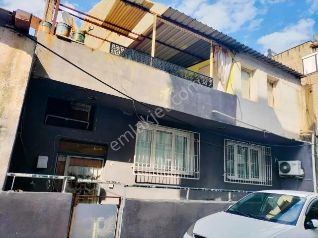 Yeni Girne De Cadde Cepheli Müstakil Ev Satılık