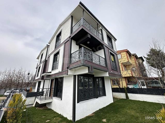 YENİÇİFTLİKTE 4+1 GENİŞ OTURUMLU DENİZE YAKIN SATILIK VİLLA