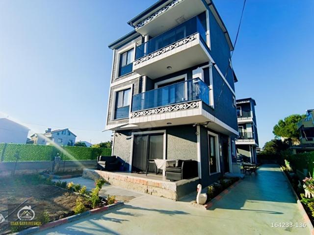 YENİÇİFTLİKTE TAMAMEN MÜSTAKİL 250 M2 ARSA İÇİNDE 6+1 LÜX VİLLA