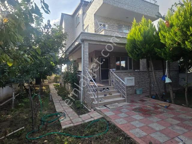 Yeniçiftlik Çıkışında Denize Yakın,müstakil,bahçeli,eşyalı Tribleks Villa