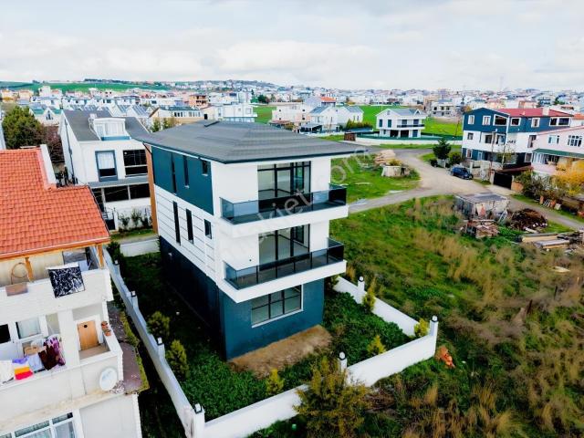 Yeniçiftlik'te Deniz Manzaralı Ultra Lüx 4+1 Müstakil Villa