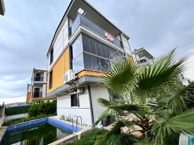 Yeniçiftlik'te Denize Yakın Ultralüks 4+1 Müstakil Havuzlu Villa