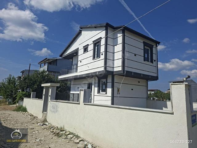 Yeniçiftlikte köşe parsel 160.m2 arsa içinde 2+1 iskanlı Villa