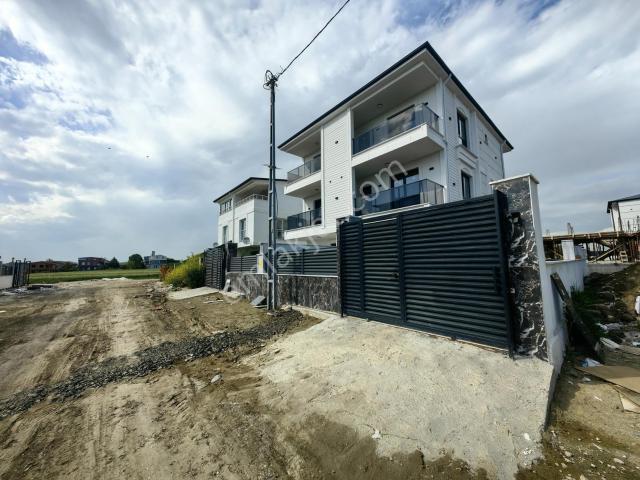 Yeni Çiftlikte Sıfır 4+1 200 M2 İskanlı Müstakil İkiz Villamız