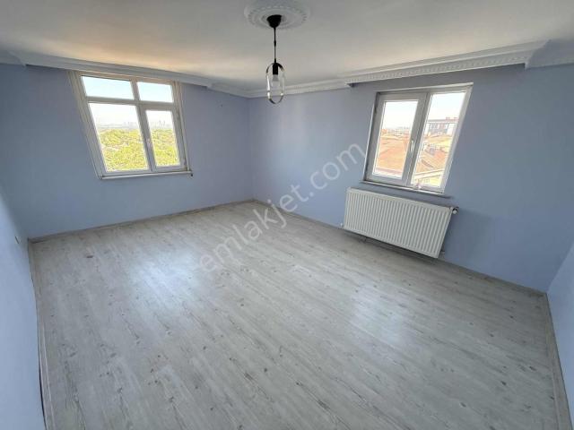 Yeni Karakola Yakın Kiralık 1,5+1 Ferah Çatı Katı Daire