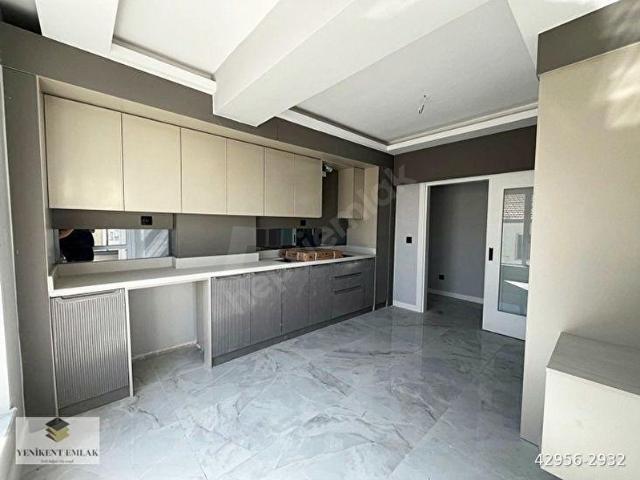 YENİKENT EMLAK'tan BULVARDA GİYİNME ODALI SATILIK 3+1 DAİRE
