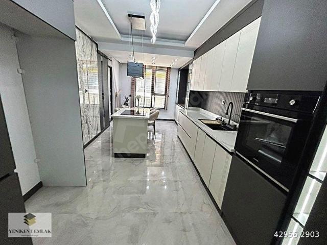YENİKENT EMLAK'TAN KÖŞE CEPHELİ GENİŞ M2 SATILIK 4+1 DAİRELER