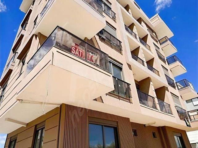 YENİKÖY DE SATILIK PARKA CEPHE 1+1 YÜKSEK GİRİŞ DAİRE