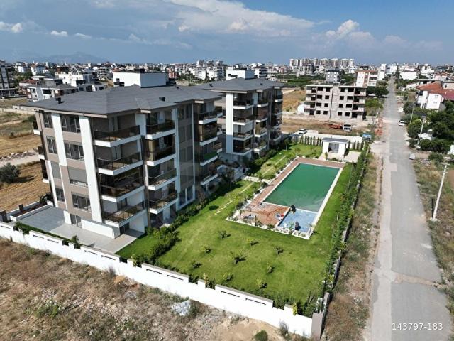 YENİKÖYDE KAPALI OTOPARKDOĞALGAZLIHAVUZLU SİTE 2+1