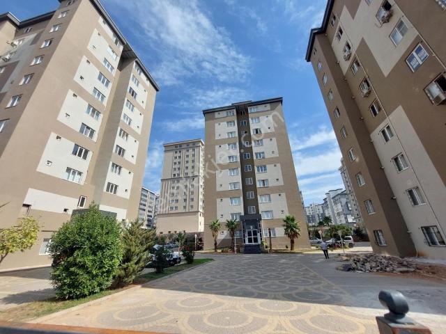Yeni Rota' Dan Üni. Civ. Site İçi Ara Kat Satılık 2+0 Daire