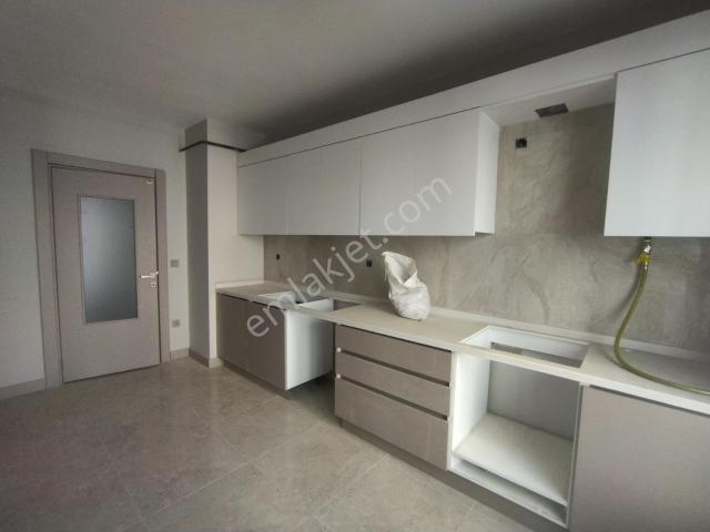 Yeni Rota Emlak'tan Güneşevler'de Arakat Kiralık Daire