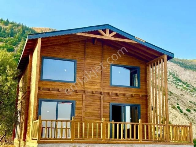 Yeni Rota'dan Şehrin Merkezine Yakın Site İçinde Ahşap Villa