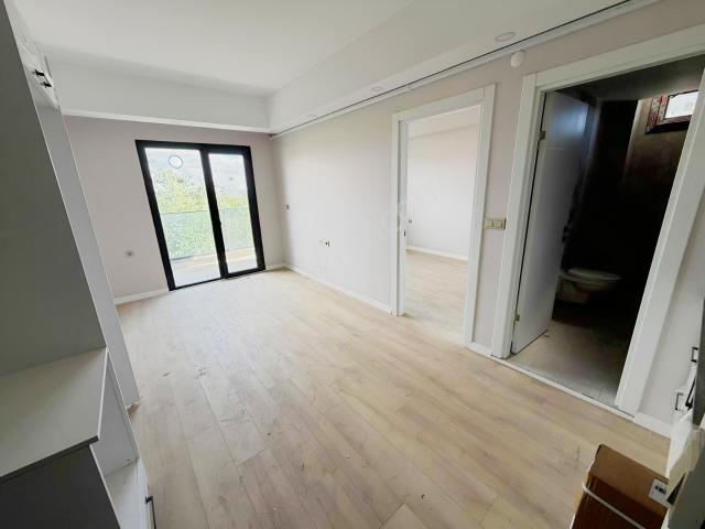Yeni Sitede 1+1 Ara Kat Daire