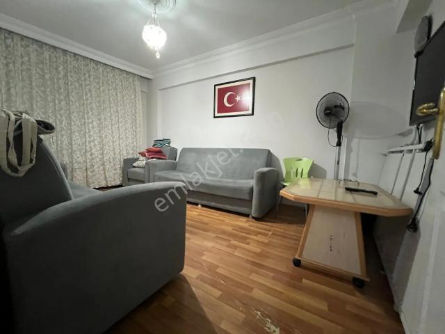 Yenibosna Hürriyet Mahallesinde Satılık 3+1 Yüksek Giriş Daire Asansörlü Balkonlu