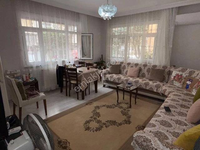 Yenibosna Metrobüse Yakın Satılık 2+1 Daire 100m²